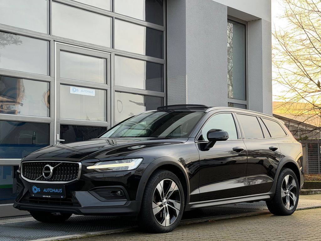 Bild des Angebotes Volvo V60 CROSS COUNTRY PRO B4 AWD*PANO*HARMAN*KAM*LED