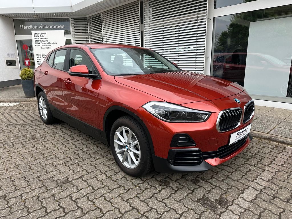 Bild des Angebotes BMW X2 18i sdrive Advantage+abn.AHK+HUD+Kamera+LED+