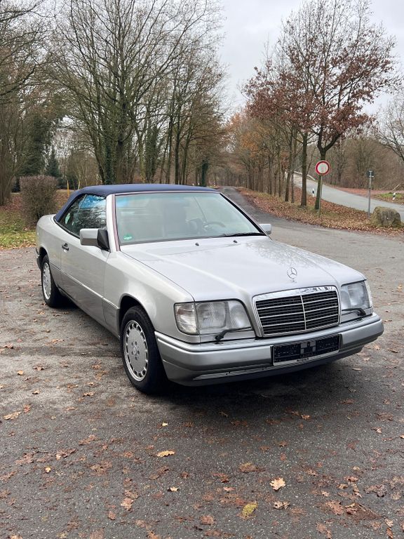 Bild des Angebotes Mercedes-Benz E 220 Cabriolet Oldtimer Top Zustand