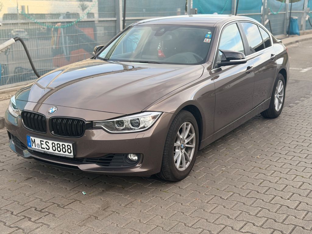 Bild des Angebotes BMW 320i mit Head up Display und Service Historie