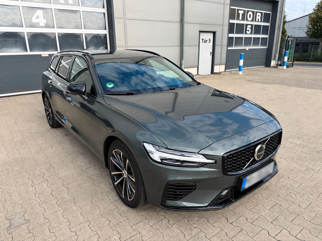 Volvo V60 KOMBI PLUS DARK HYBRID AWD NAVI H&K LED DAB