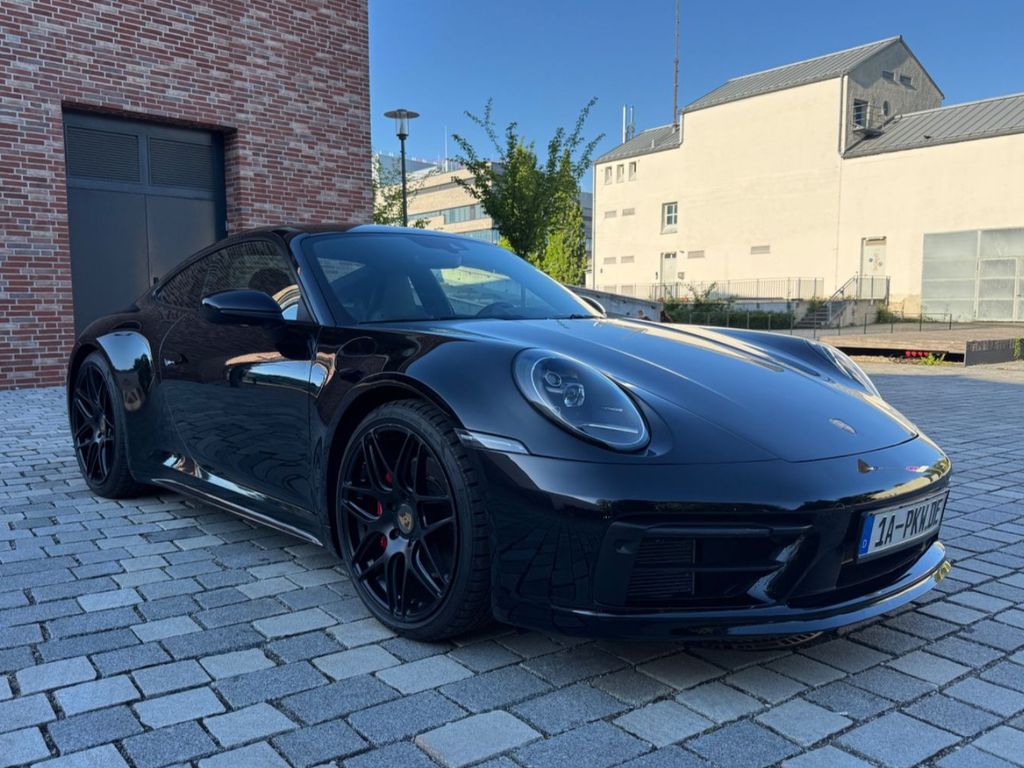 Porsche 992 Carrera 4 S. Sport Design. 1 Hand
