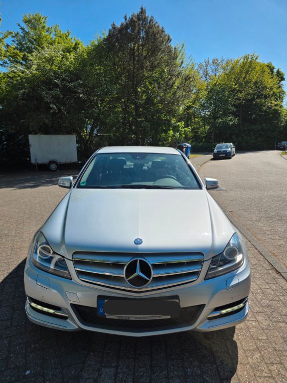 Bild des Angebotes Mercedes-Benz 220