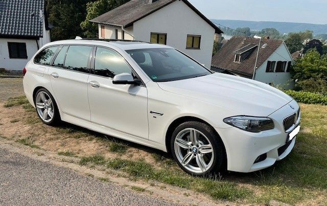 Bild des Angebotes BMW 530d xDrive Touring /M Paket/AHK/Pano/8-fach