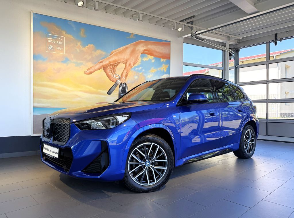 Bild des Angebotes BMW iX1 eDr.20 M SPORT KAM+AHK+HARM+SPUR+KOMF+MEMORY