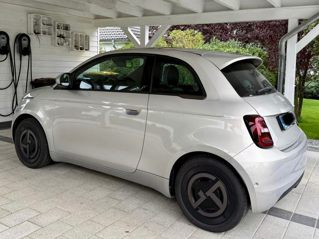 Bild des Angebotes Fiat 500e Giorgio Armani Edition 6.830 km
