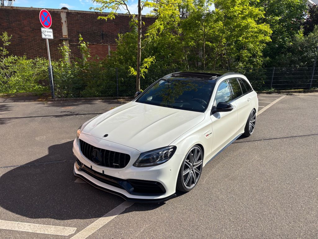Bild des Angebotes Mercedes-Benz C 63 AMG Voll Carbon Pano Perf.AGA KWgepfeffert