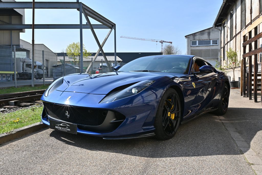 Bild des Angebotes Ferrari 812 Superfast/Carbon/Power Garantie/LED/SiHe/Top