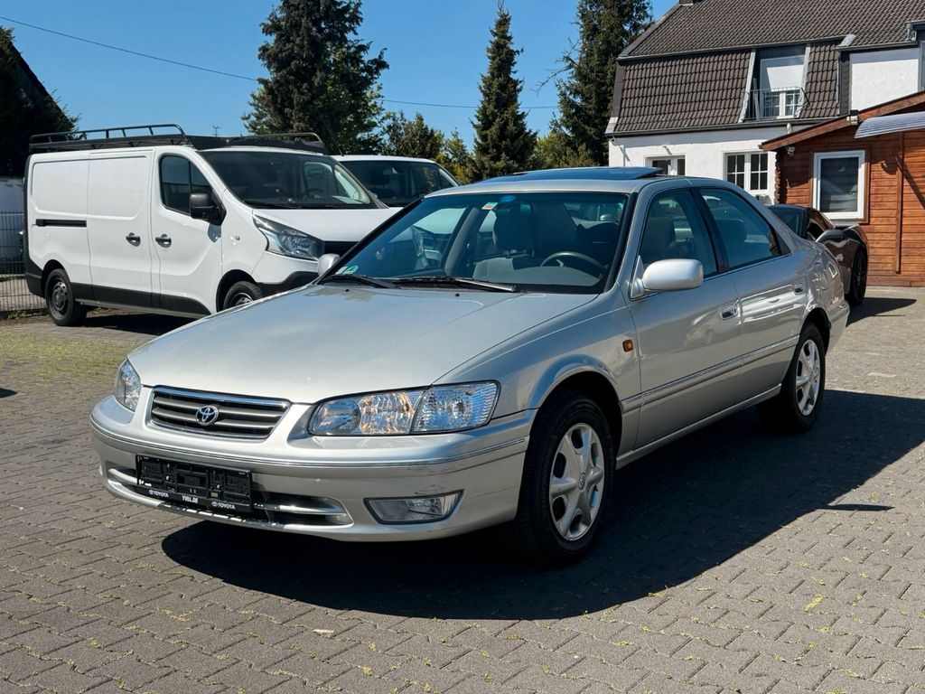 Toyota Camry 2.2 Automatik/1-HAND/Glas SHD