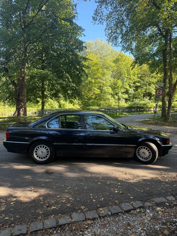 BMW 728