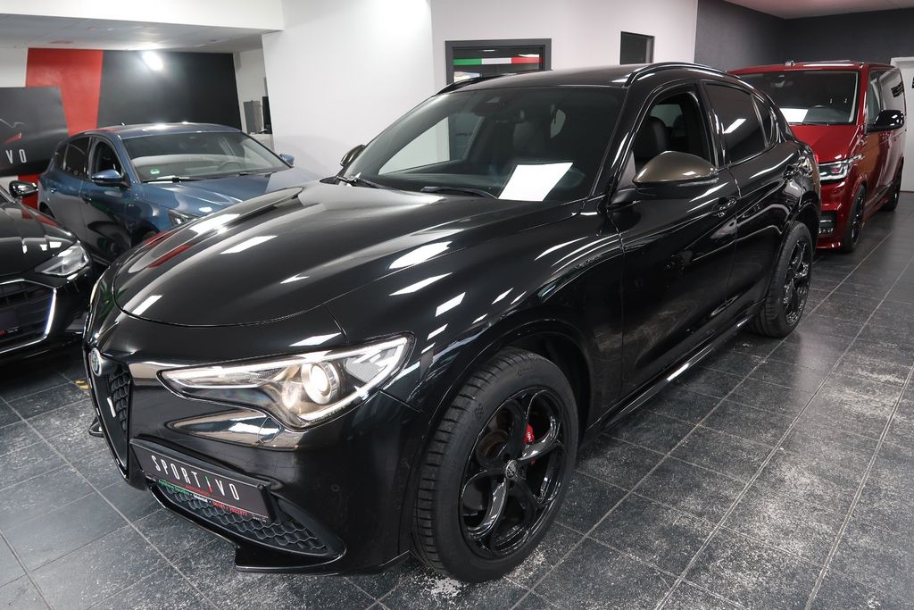 Bild des Angebotes Alfa Romeo Stelvio Veloce Q4*Led*Carply*Acc*Pano*Nav*Black*
