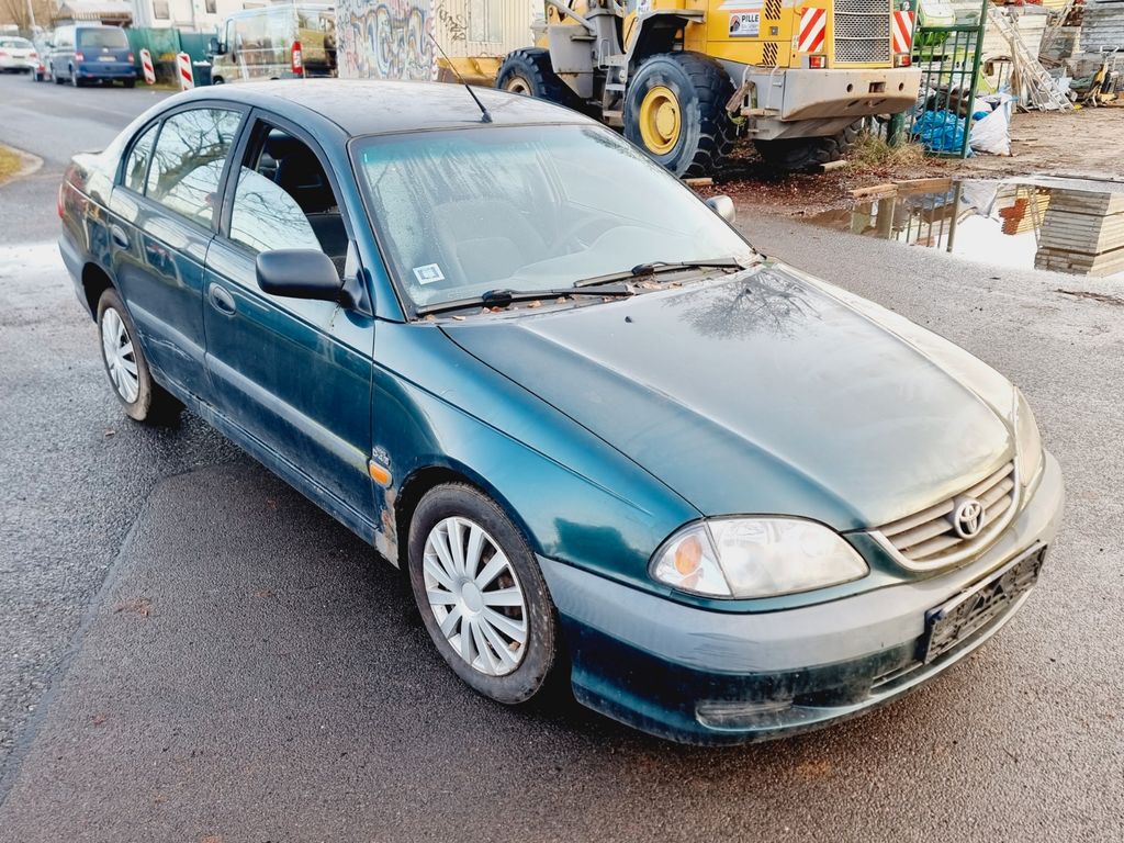 Toyota Avensis 1.6  Benzin