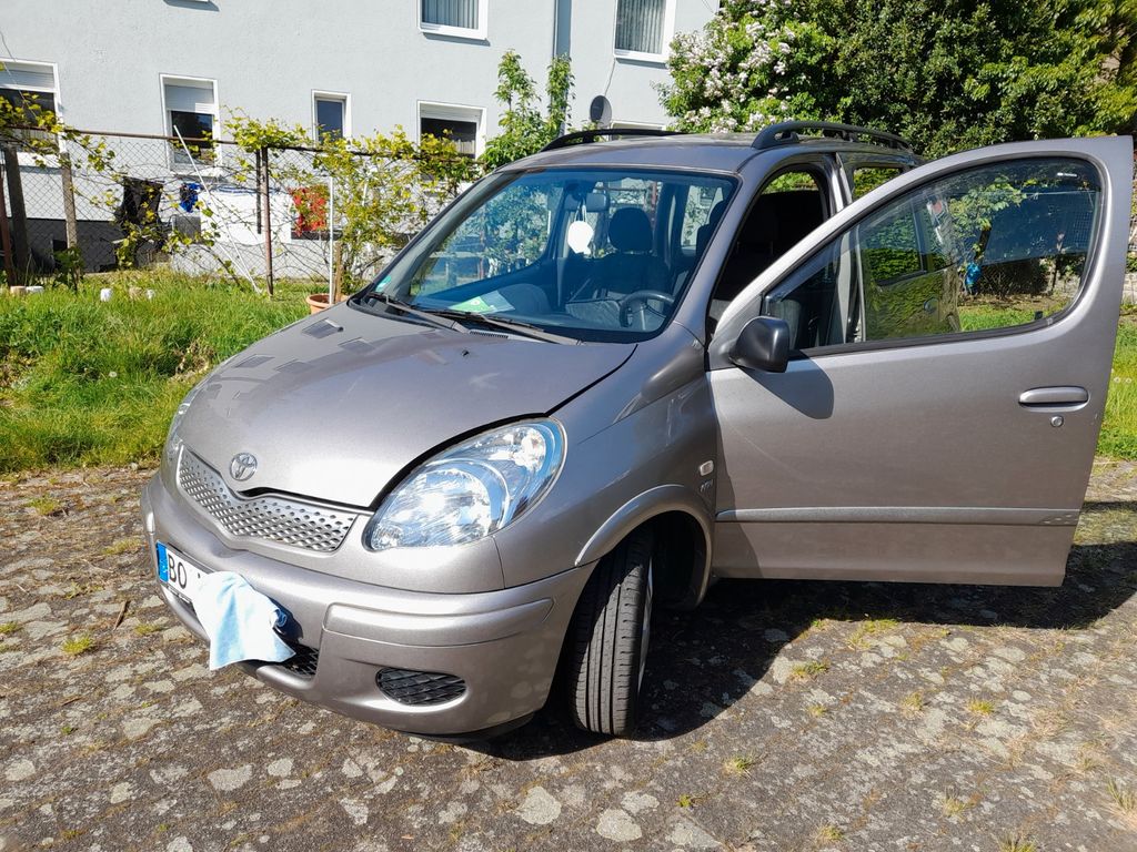Bild des Angebotes Toyota Yaris 1.3 Sol Verso Van