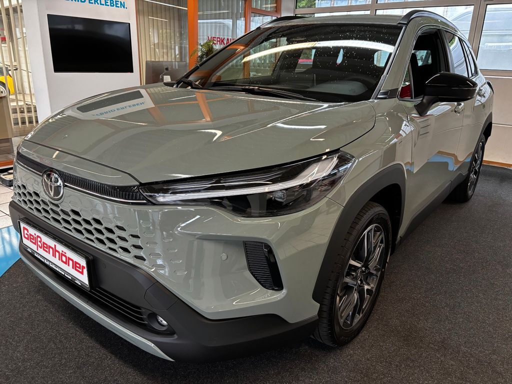 Toyota Corolla Cross Hybrid FWD Style