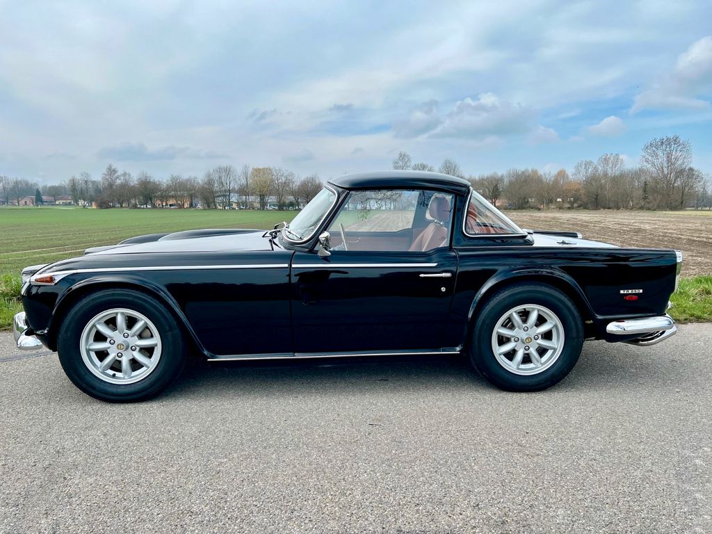 Bild des Angebotes Triumph TR250, einzigartiger Roadster/Cabrio, Matching