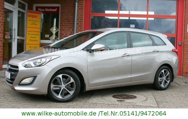 Bild des Angebotes Hyundai i30 cw blue Premium+Navi+Kamera+Xenon+Bluetooth+