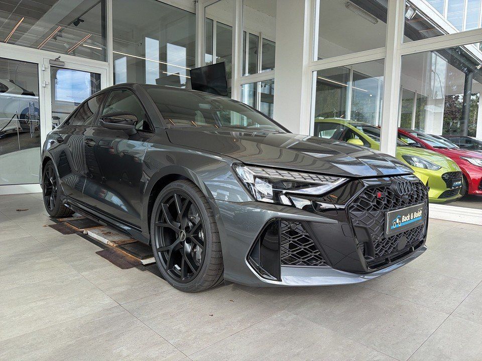 Bild des Angebotes Audi RS3 2.5i Quattro*FEINNAPPA,PANO,290KM/H,KERAMIK*