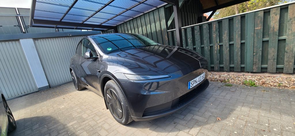 Tesla Model Y Sandard RWD