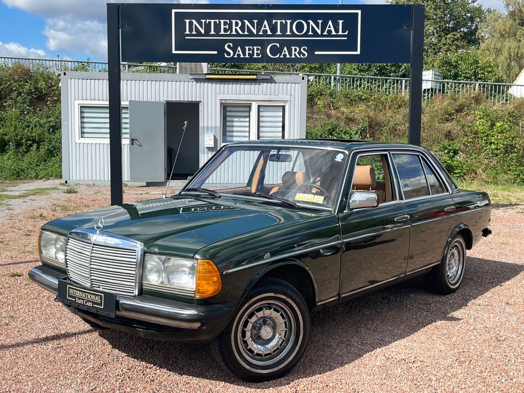 Bild des Angebotes Mercedes-Benz 240 D W123 Oldtimer / TÜV 05.2028 / Schiebedach