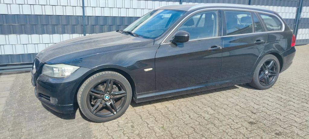 Bild des Angebotes BMW 318 3 Touring 318 i/TÜV+TEILE NEU/KLIMAAUT/XENON