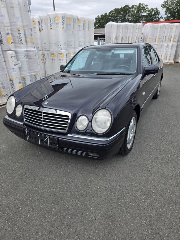 Mercedes-Benz E280 4MATIC V6 Automatik Rostfrei TÜV