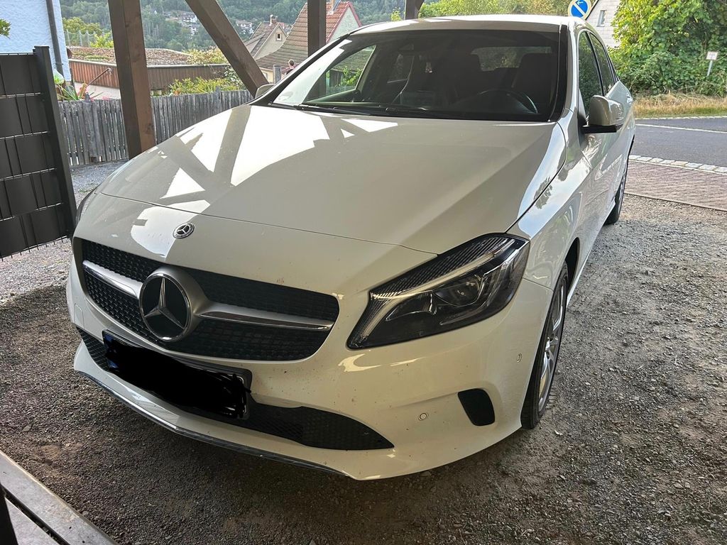 Bild des Angebotes Mercedes-Benz A200d Sportausstattung
