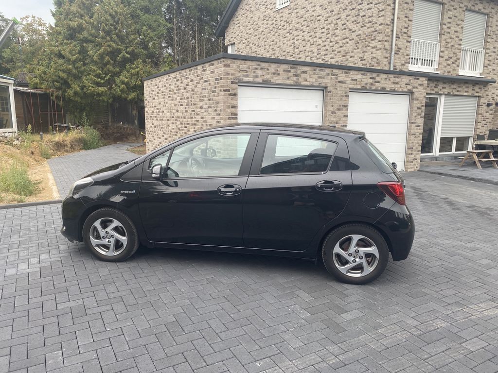 Bild des Angebotes Toyota Yaris 1,5-l-VVT-i CVT Hybrid Club Club