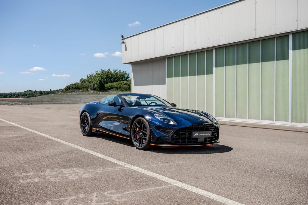 Aston Martin Vanquish Volante Q CARBON GLOSS BLACK BESPOKE