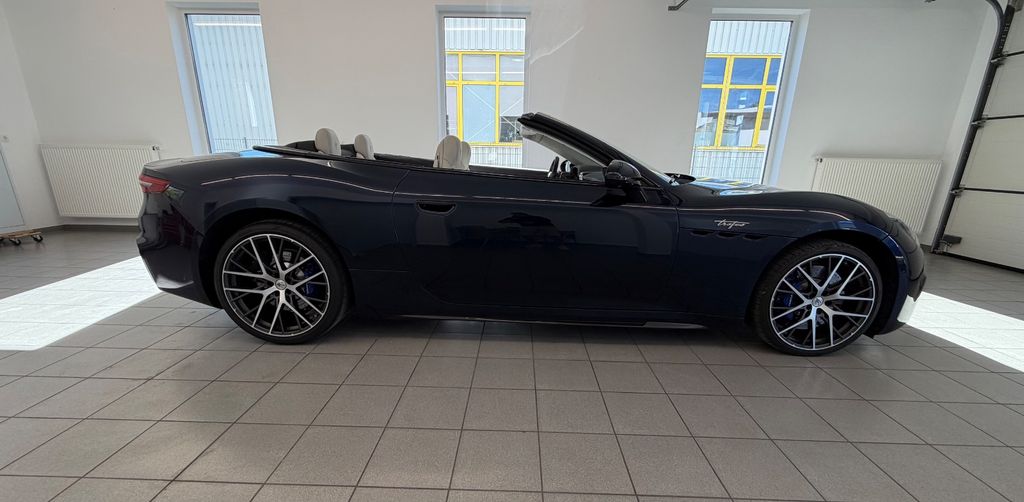 Maserati GranCabrio 404 kW 3.0 V6 AWD Trofeo