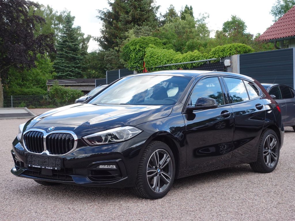 Bild des Angebotes BMW 118i Sport Line Navi CarPlay LED-Pkt.