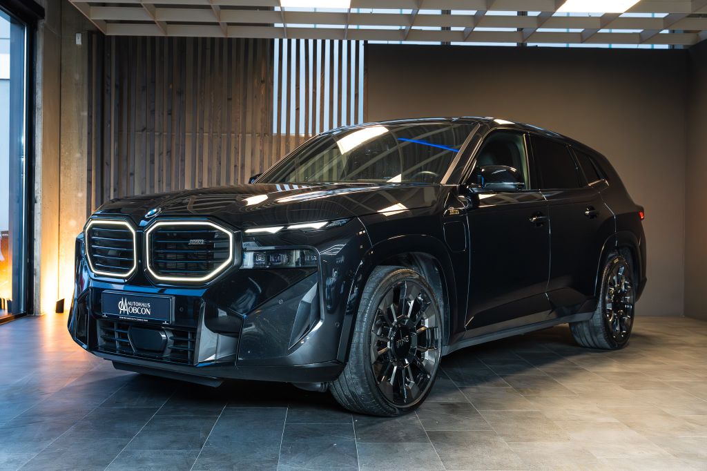 Bild des Angebotes BMW XM PLUG-IN HYBRID + 23" + NIGHT GOLD + AHK