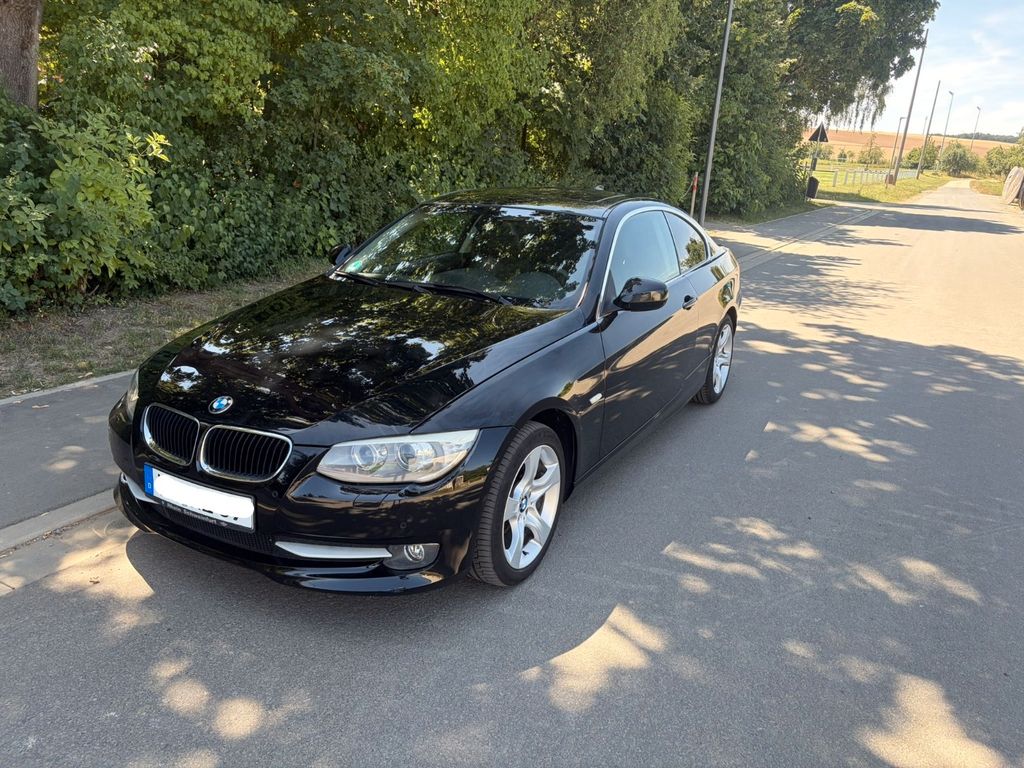 Bild des Angebotes BMW 320d Coupé Automatik Leder Xenon Schiebedach