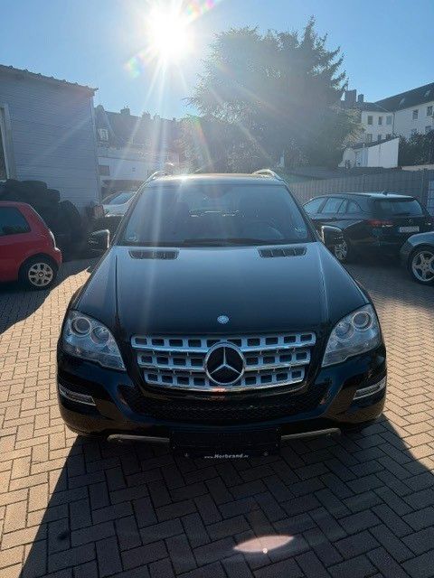 Bild des Angebotes Mercedes-Benz ML 300 CDI BlueEff 4Matic/Sportpaket/BiXen/AHK