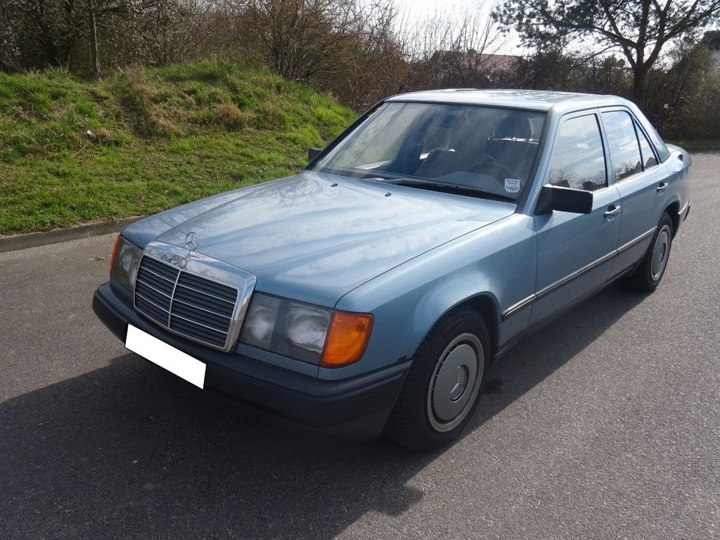 Bild des Angebotes Mercedes-Benz E 230 Limosine Automatik Or 155.000KM