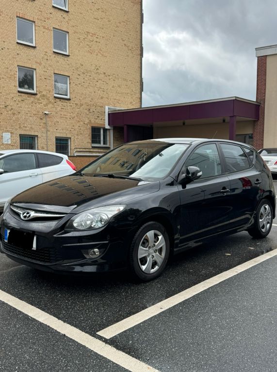Bild des Angebotes Hyundai i30 1.6 CRDi 90PS 12/2011 TUV12/2027