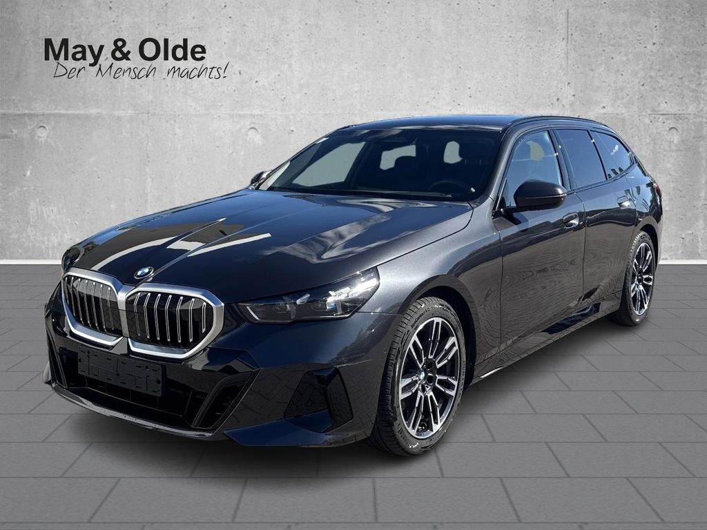 Bild des Angebotes BMW 520 i Touring Sportpaket Navi Digitales Cockpit