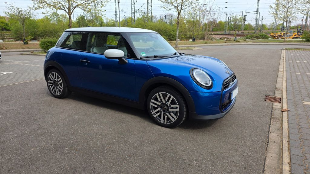 Bild des Angebotes MINI Cooper C mit Ganzjahresreifen