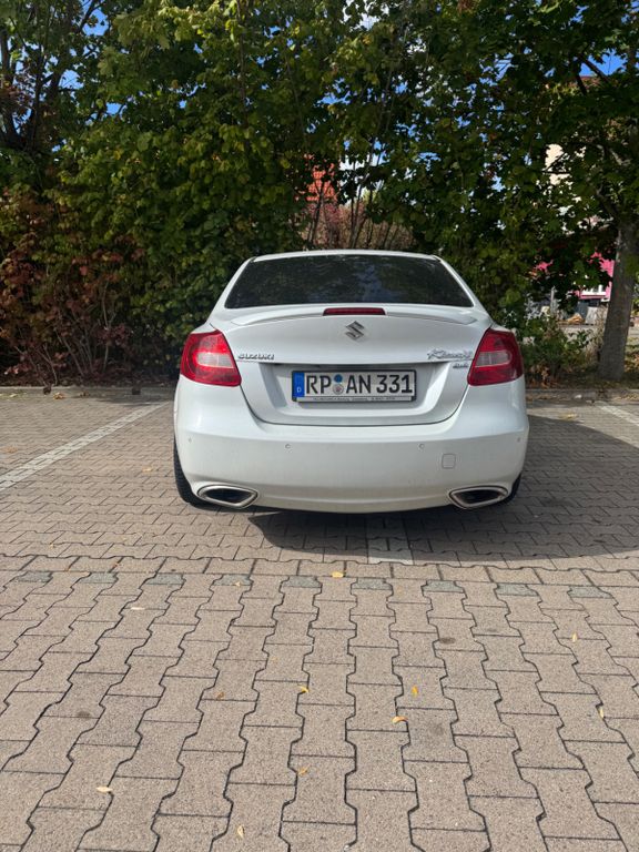 Suzuki Kizashi 2.4 SPORT CVT Allrad SPORT