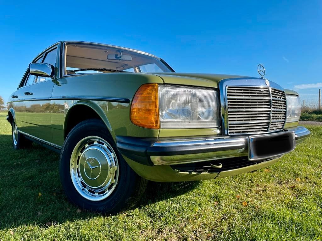 Bild des Angebotes Mercedes-Benz 200 W123
