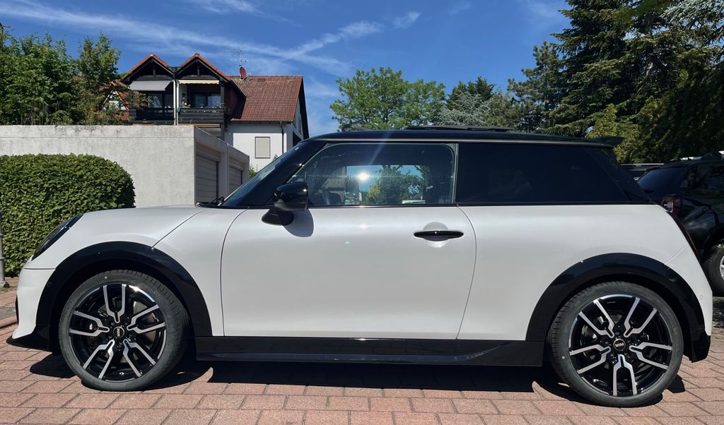 Bild des Angebotes MINI Cooper C JCW Trim - Incl. M+S Räder neu