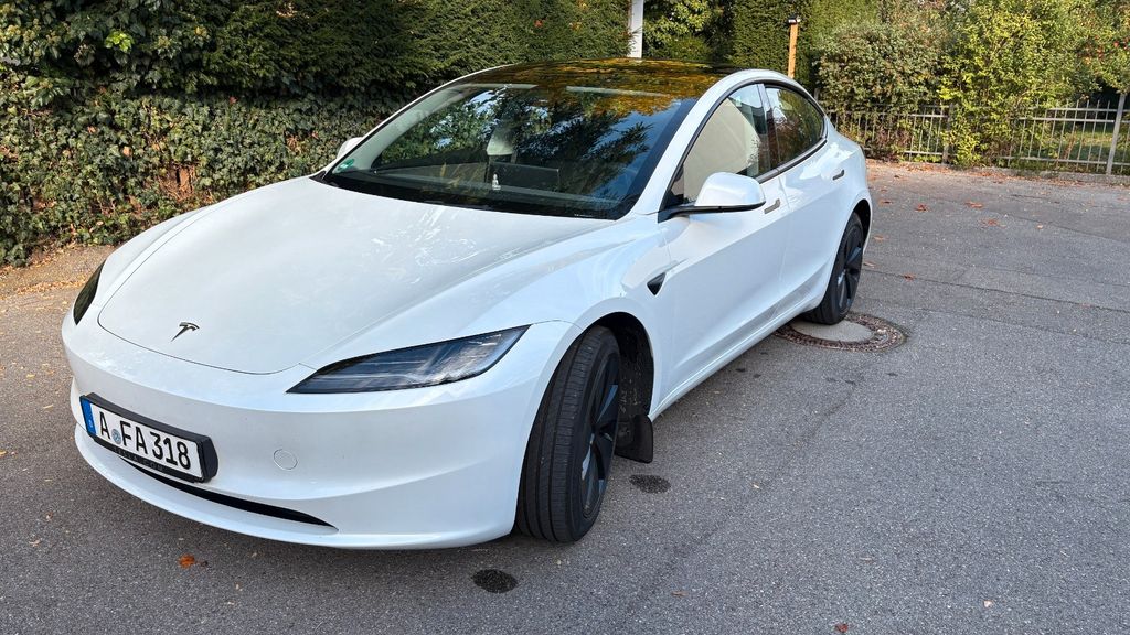 Bild des Angebotes Tesla Model 3 Highland RWD, 1.Hd, WR + Zubehör