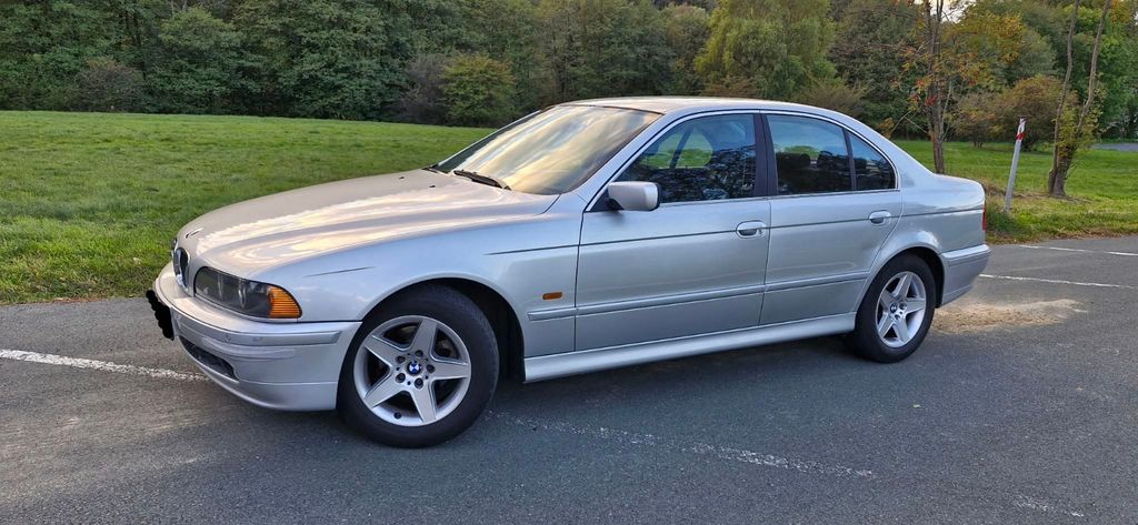 BMW 520i Checkheft Familienbesitz Rostfrei TÜV 07/28