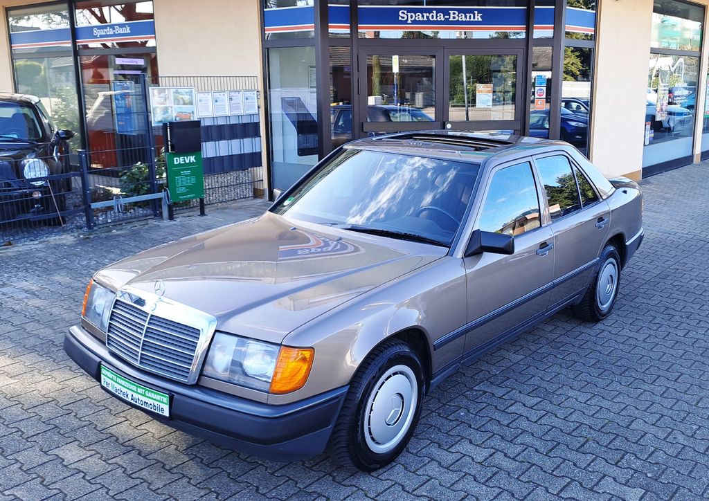 Bild des Angebotes Mercedes-Benz E 230 1.Hand / H-Zulassung / Sammlungszustand /