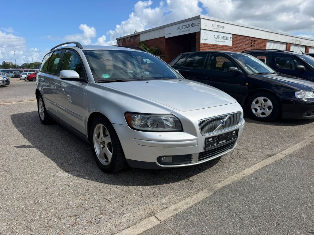 Bild des Angebotes Volvo V50 Kombi 2.0 D Momentum PDC Klima TÜV NEU