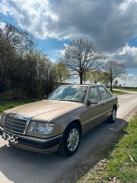 Bild des Angebotes Mercedes-Benz 230 E   H-Kennzeichen