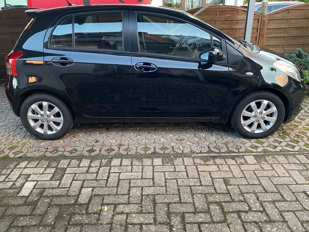 Bild des Angebotes Toyota Yaris 1,3-l-VVT-i Team Team
