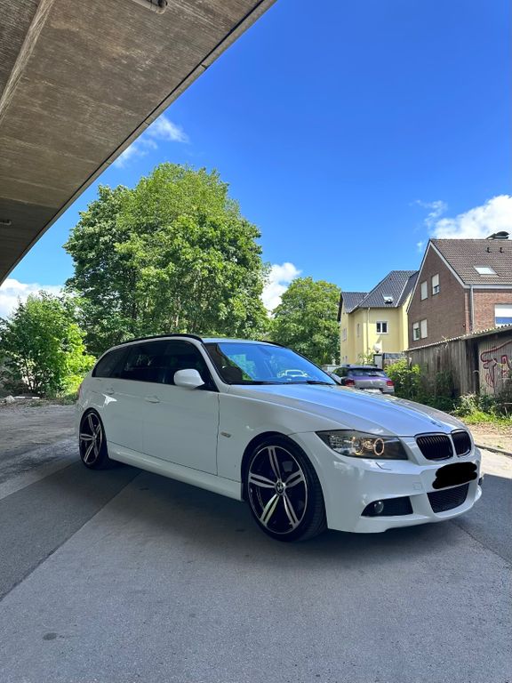 Bild des Angebotes BMW 320D M PAKET 19 ZOLL ALPINWEISS TAUSCH