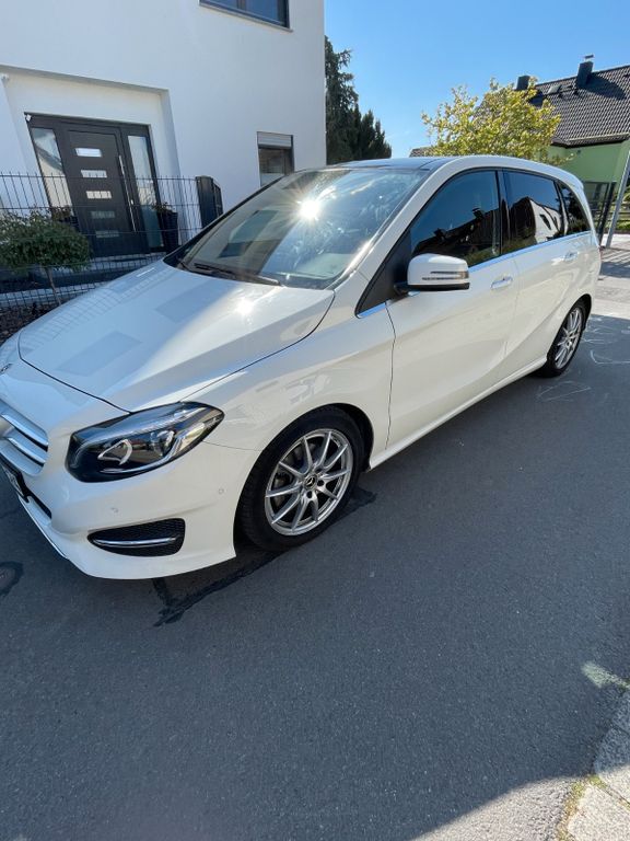 Bild des Angebotes Mercedes-Benz 220
