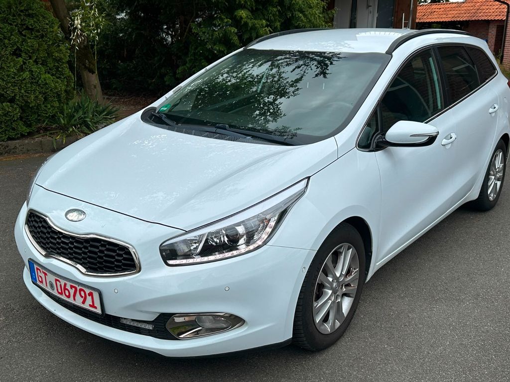 Bild des Angebotes Kia cee'd SW 1,6 - Automatik - Allwetter - R-Kamera