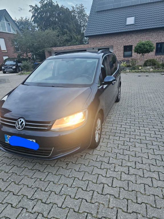 Bild des Angebotes Volkswagen Sharan 2.0 TDI Family DSG  Comfo. StHz 7Sitz AHK